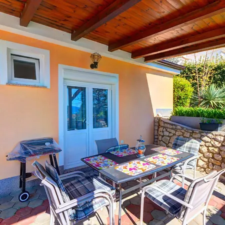 Jelka Nv 2 - For 4 Persons With Terrace And Private Parking Apartmán