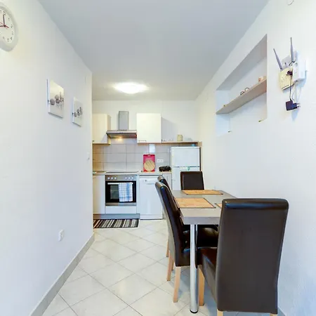 Jelka Nv 2 - For 4 Persons With Terrace And Private Parking Novi Vinodolski