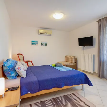 Jelka Nv 2 - For 4 Persons With Terrace And Private Parking Apartment Novi Vinodolski