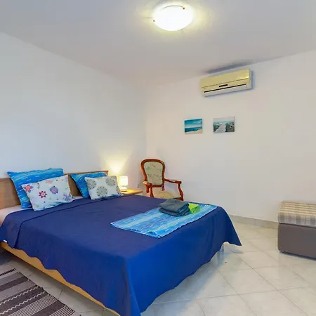 Jelka Nv 2 - For 4 Persons With Terrace And Private Parking *