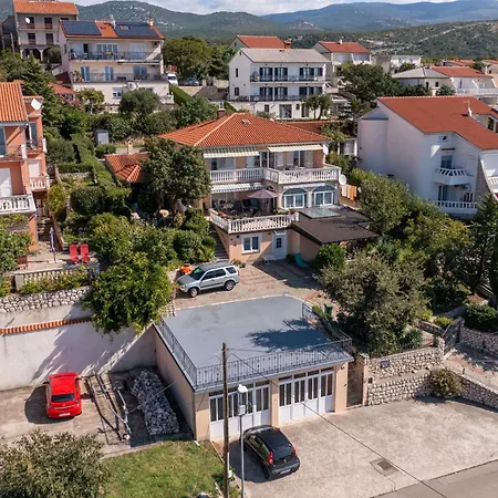 Jelka Nv 2 - For 4 Persons With Terrace And Private Parking Apartmán *