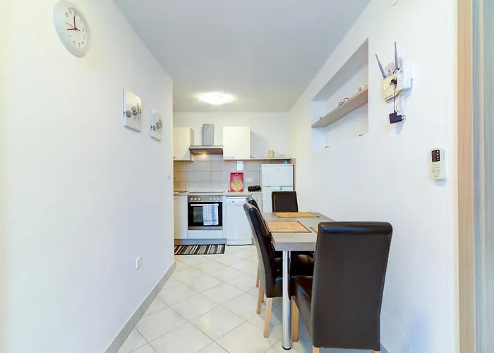 Jelka Nv 2 - For 4 Persons With Terrace And Private Parking Novi Vinodolski