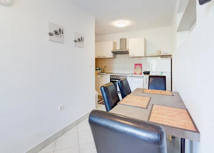 Jelka Nv 2 - For 4 Persons With Terrace And Private Parking