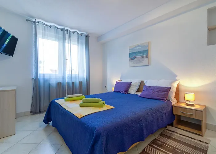 Jelka Nv 2 - For 4 Persons With Terrace And Private Parking